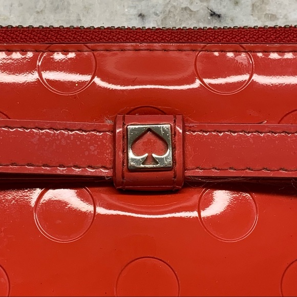 ♠️ Kate Spade Red Patent Leather Embossed Wristlet - Picture 5 of 6